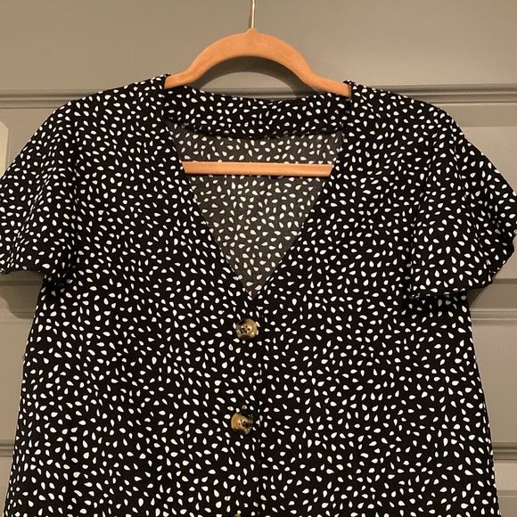 Black with white petal shaped design mini dress - Picture 3 of 4